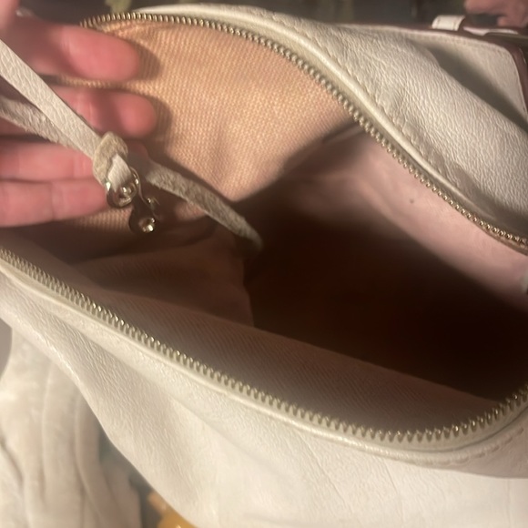 Dooney and bourke crème leather purse - Picture 9 of 10